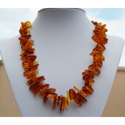 Collar ámbar de grano de arroz oscuro