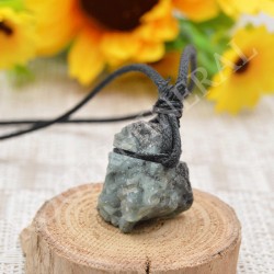 Pendentif Émeraude brute + cordon