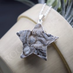 Pendentif fleur de Calcédoine forme Etoile