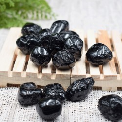 Tectite noire pierre roulée