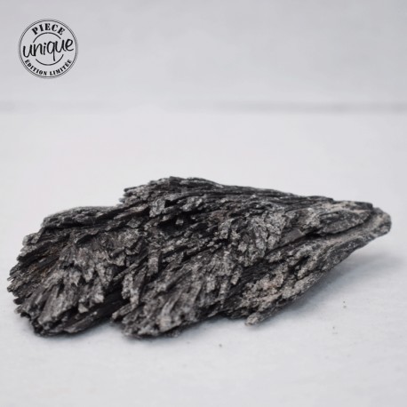 Cyanite noire brute CYB7