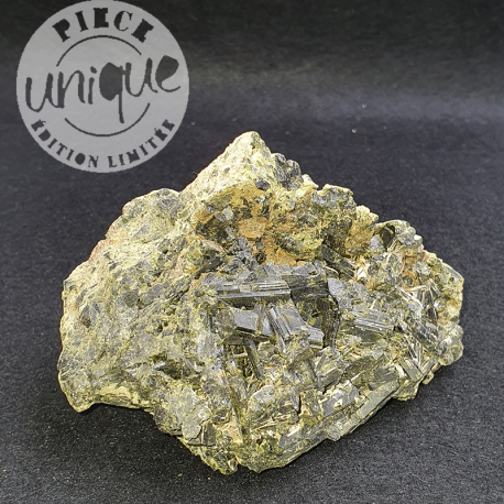 Épidote brute Madagascar