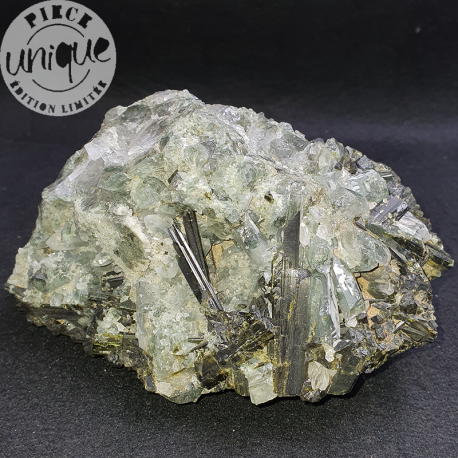 Épidote brute Madagascar