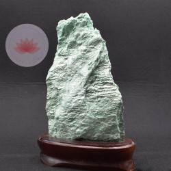 Fuchsite brute sur socle de bois vernis KBFS4