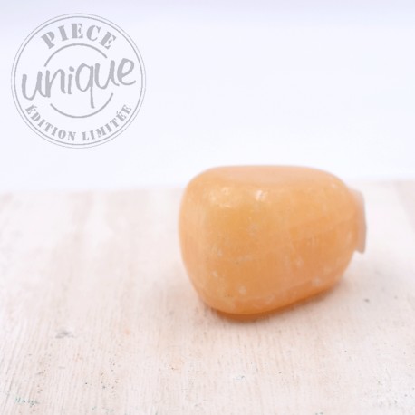 Calcite Jaune Pierre roulée 4