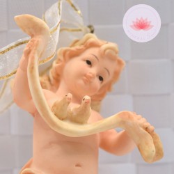 Ángel en resina Palomas