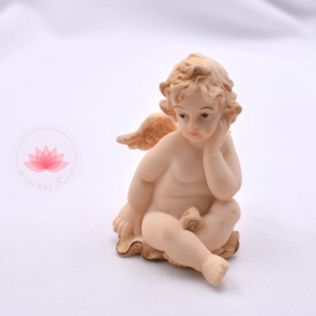 Ángel sentado en resina 3
