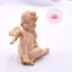 Ange assis en résine 3