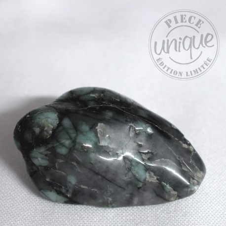 Émeraude pierre roulée 9