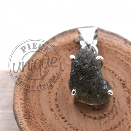 Moldavite brute pendentif 1