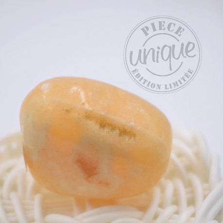 Calcite Jaune Pierre roulée 6