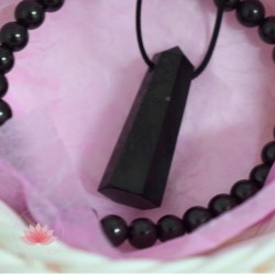 Pendentif Shungite en pointe 4
