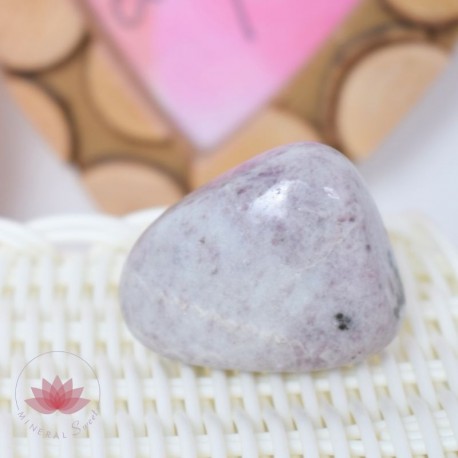 Lepidolita piedra rodada 1